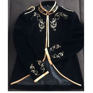 Men’s velvet blazer w golden embroidery details